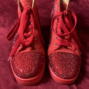 Red bottoms size 9 in men’s 10.5 in women’s